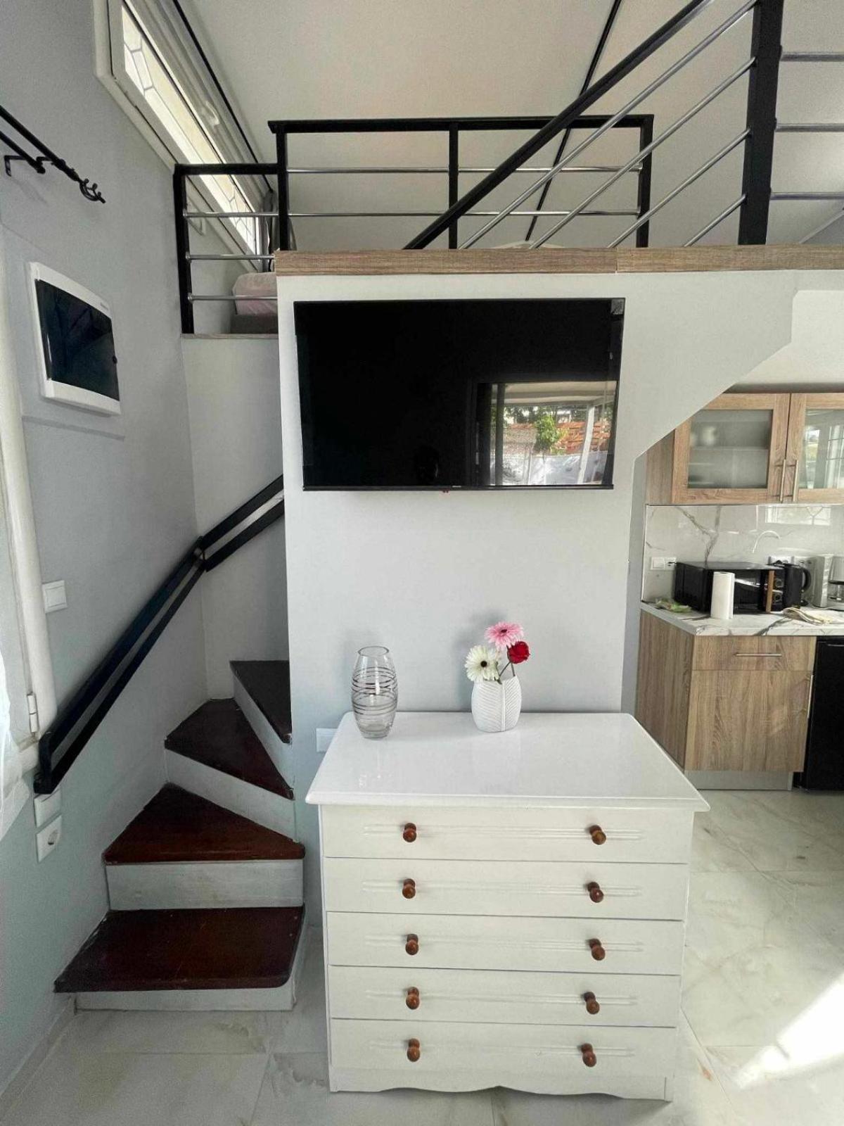 Filio'S Loft Near Airport Villa Artemida  Buitenkant foto