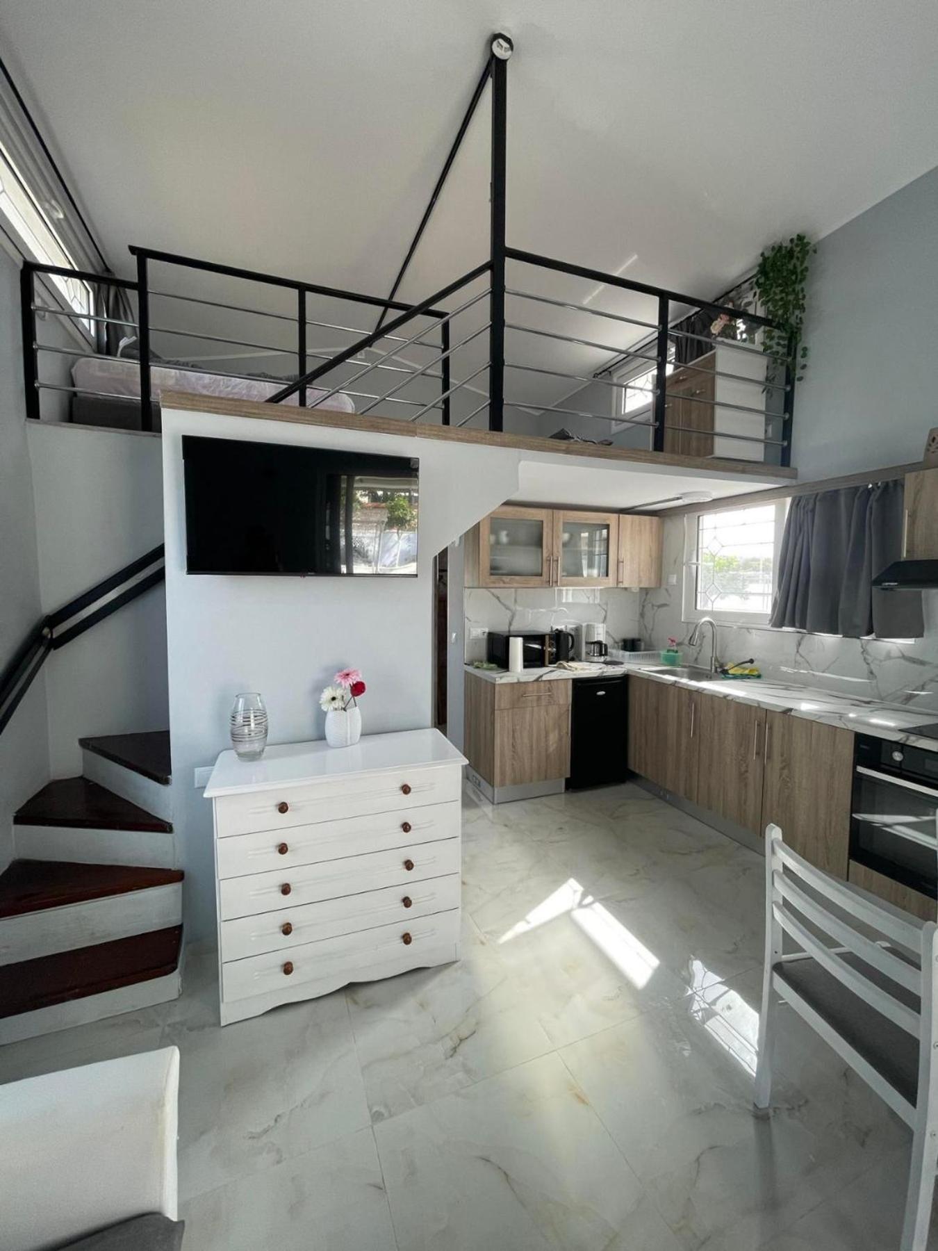 Filio'S Loft Near Airport Villa Artemida  Buitenkant foto